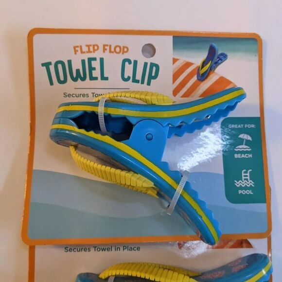 NEW Flip Flop Towel Clips Set Of 2 - Summer Vacation Beach Pool Accessories - Picture 2 of 5